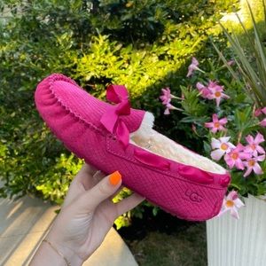 UGG MOCCASIN HOT PINK
